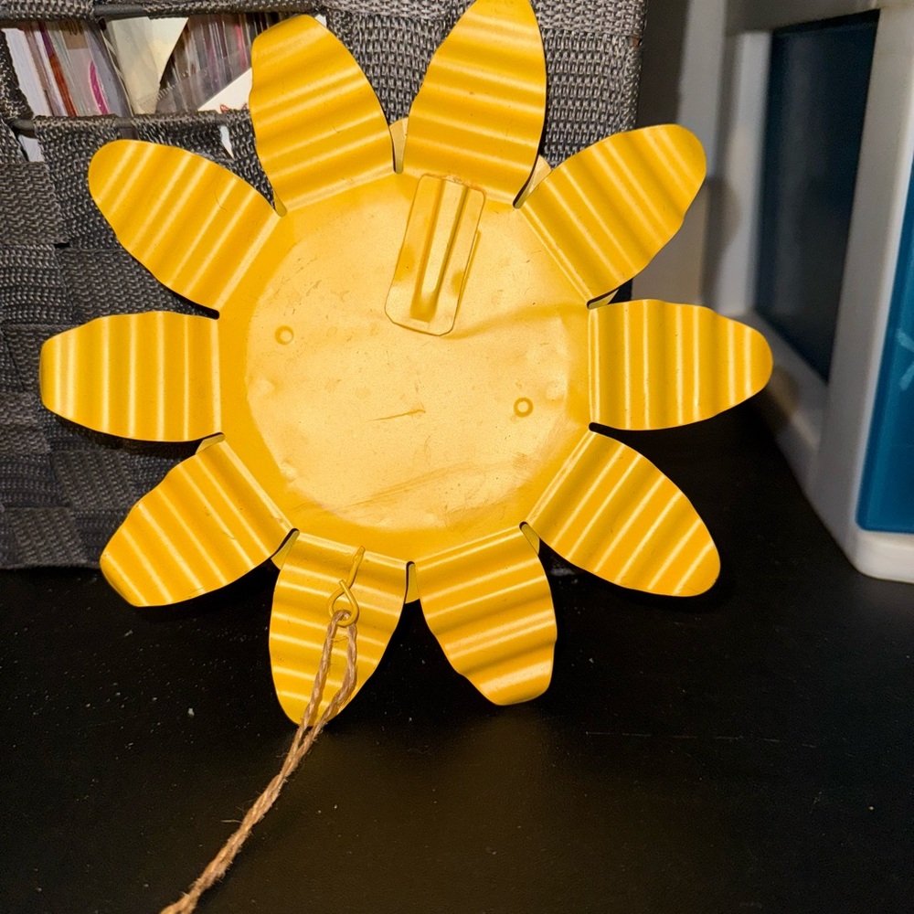 2 Sunflower Room Decoration - Picture 3 of 4